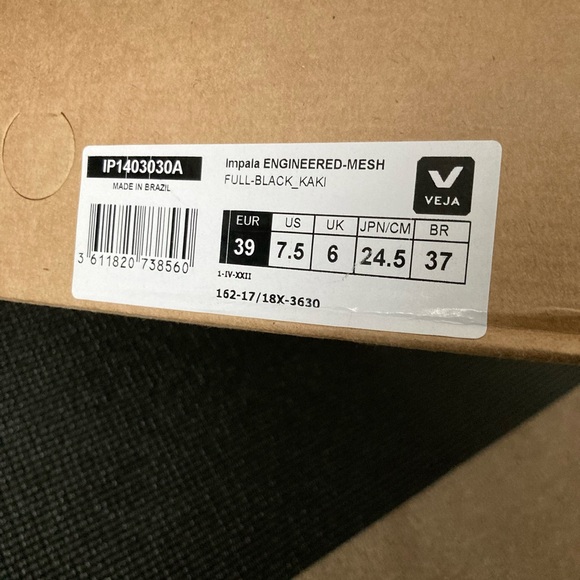 NIB Veja impala training shoes W7.5 - Picture 7 of 7